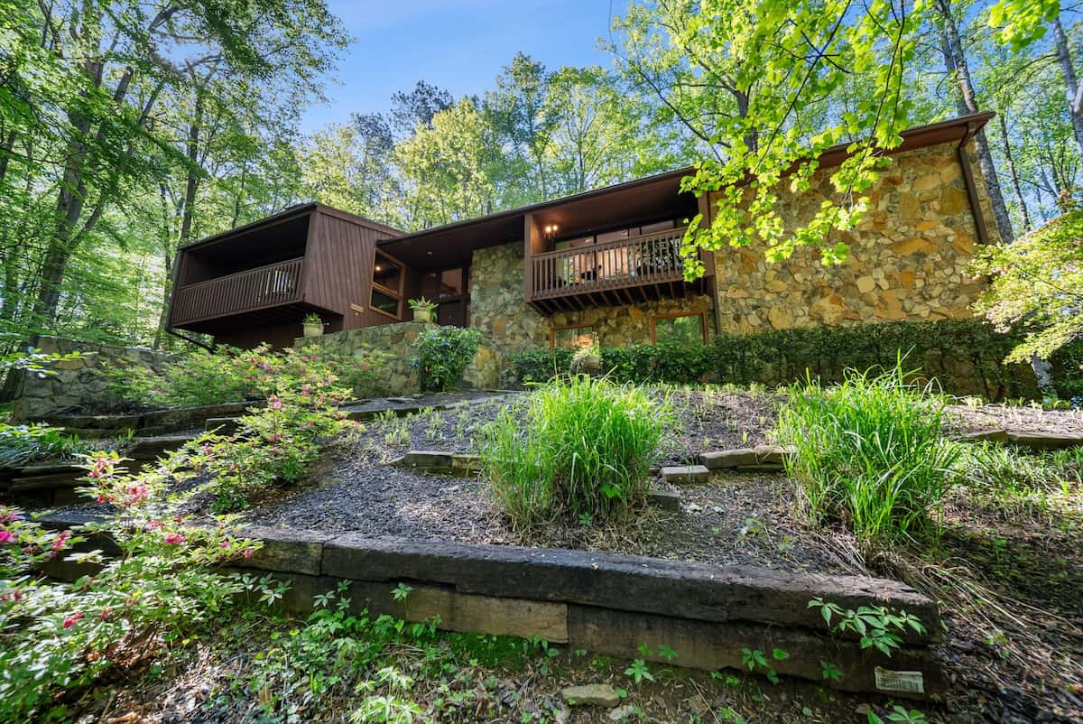 77-2208-Guinevere-Way-NE