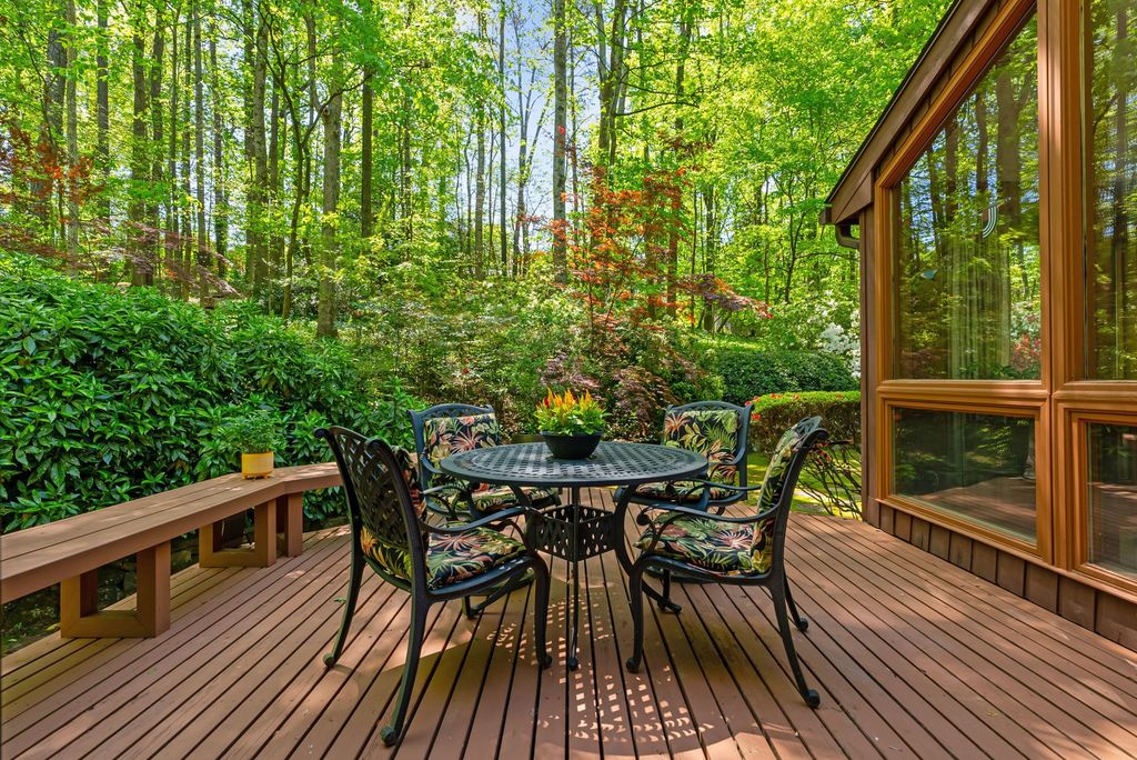 Northcrest mid century modern homes, top selling Atlanta listing agent, #midcenturymodernhomes, unique homes specailist, best Atalanta real estate broker