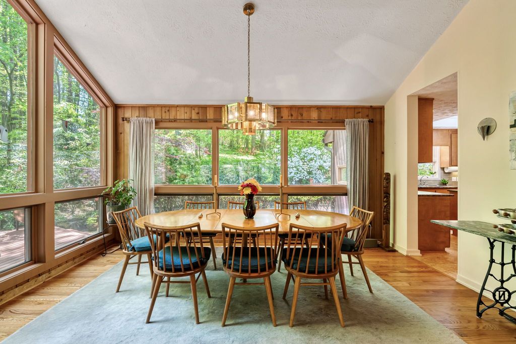 Northcrest mid century modern homes, top selling Atlanta listing agent, #midcenturymodernhomes, unique homes specailist, best Atalanta real estate broker