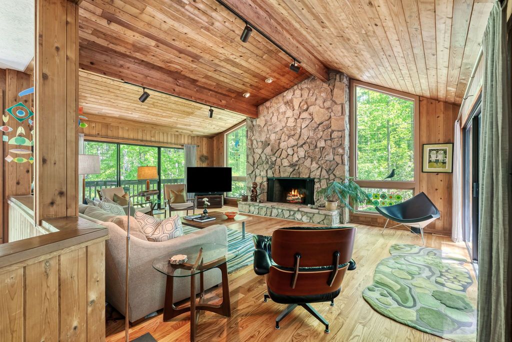 Northcrest mid century modern homes, top selling Atlanta listing agent, #midcenturymodernhomes, unique homes specailist, best Atalanta real estate broker