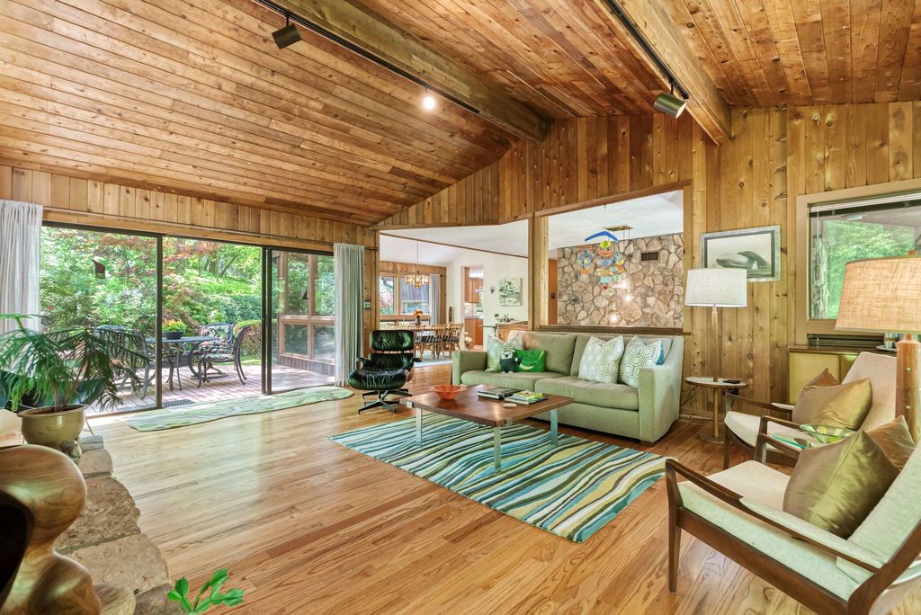 Northcrest mid century modern homes, top selling Atlanta listing agent, #midcenturymodernhomes, unique homes specailist, best Atalanta real estate broker