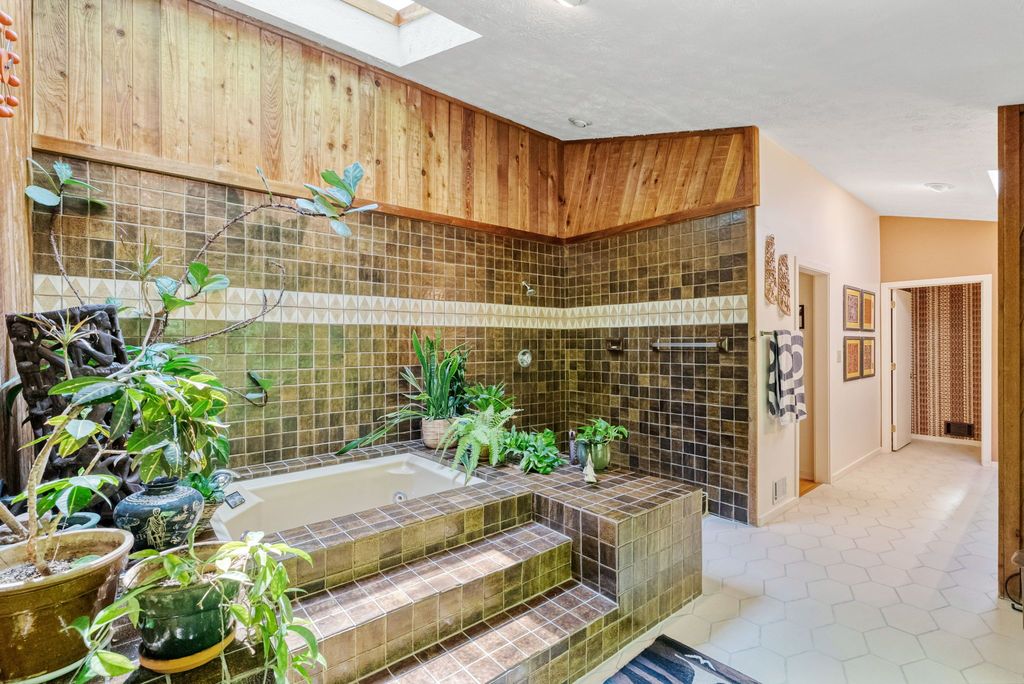 Northcrest mid century modern homes, top selling Atlanta listing agent, #midcenturymodernhomes, unique homes specailist, best Atalanta real estate broker