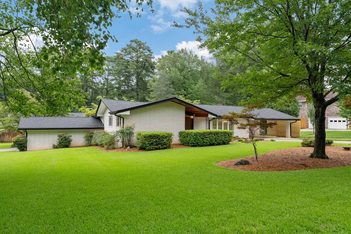 1-2401-Henderson-Pines