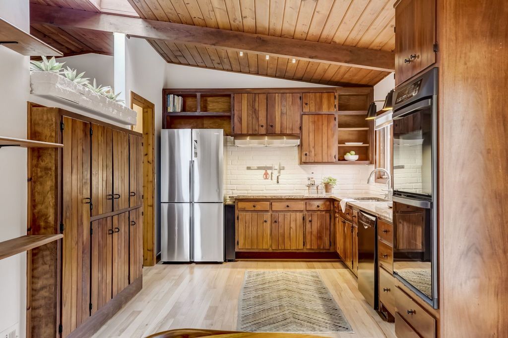 #midcenturymodernatlanta, Northcrest mid-century modern homes, top selling Atlanta listing agent, #unique homes Atlanta, best Atlanta realtor