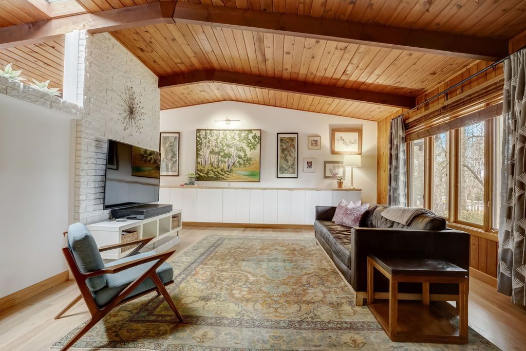 #midcenturymodernatlanta, Northcrest mid-century modern homes, top selling Atlanta listing agent, #unique homes Atlanta, best Atlanta realtor