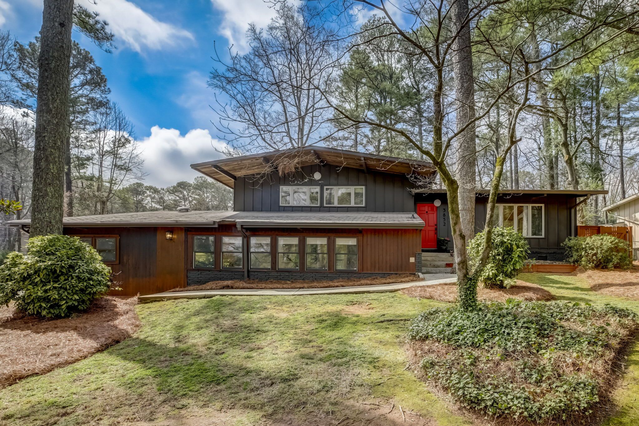 #midcenturymodernatlanta, Northcrest mid-century modern homes, top selling Atlanta listing agent, #unique homes Atlanta, best Atlanta realtor