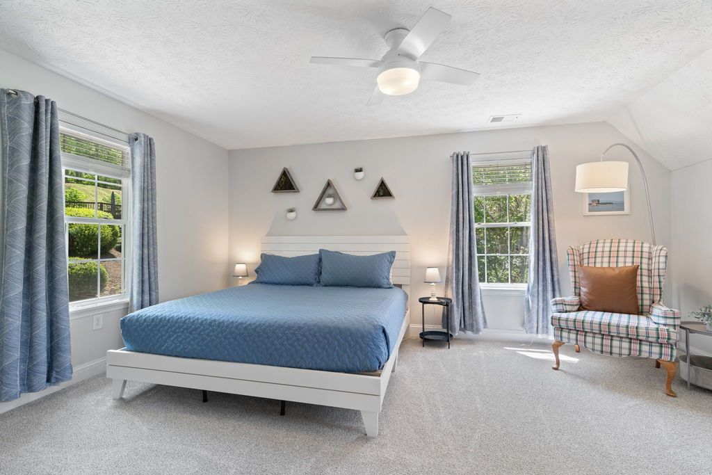 best Atlanta real estate agent, top selling listing agent, cool Lake Chatuge home for sale