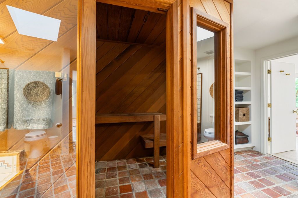 top selling Atlanta listing agent, #midcenturymodernhomes, find the best Atlanta realtor near me