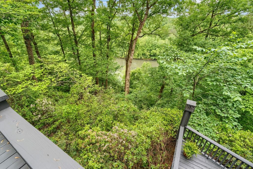 #midcenturymodernatlanta, cool homes for sale in Sandy Springs, find the best real estate broker near me