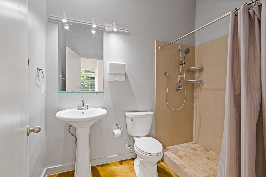 multiuse triplex for sale in Atlanta, top selling Atlanta listing agent, best Atlanta realtor, best income property for sale in Atlanta,