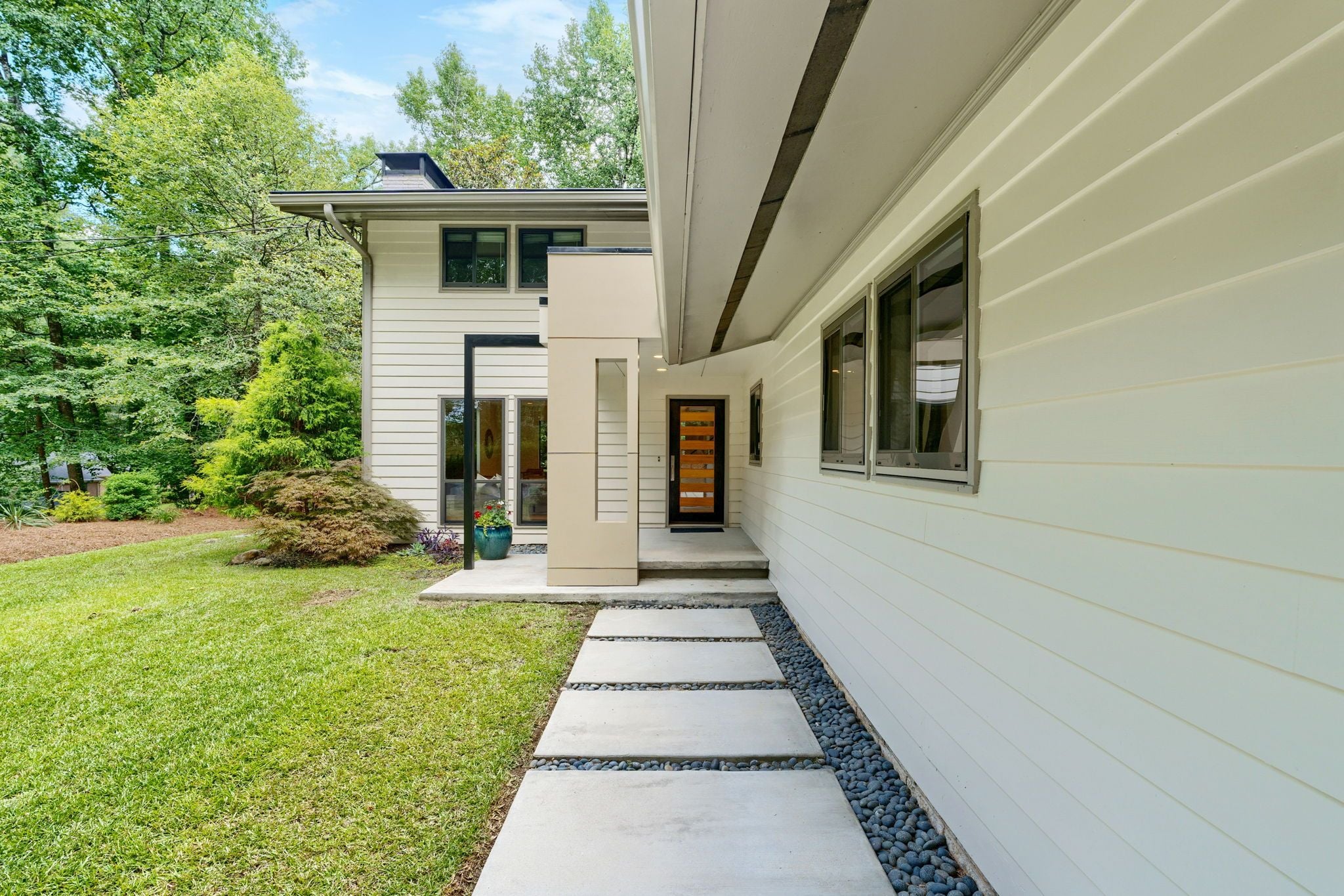 #atlantaMidCentury, top selling listing agent, best Atlanta realtor for unique homes, #midcenturymodernhomesforsale, ,midcentury homes in Tucker