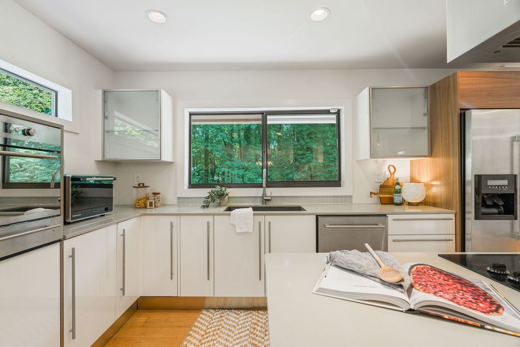 #midcenturymodern, #atlantamidcenturyhomes, #midcenturymodernatlanta, top selling Atlanta listing agent,  best realtor for unique homes, find the best real estate agent near me