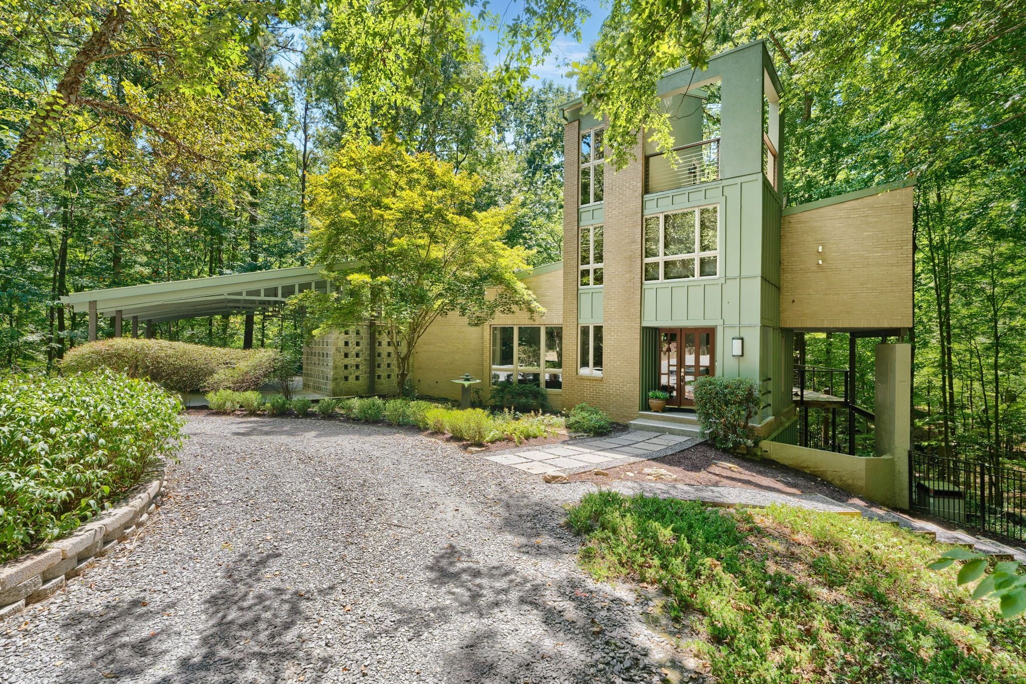 #contemporaryhomes, #uniquehomes, homes for sale in Mableton, Contemporary homes for sale in Mableton, Top selling Atlanta Listing agent, best realtor for unique homes, #coolestAtlantahomes