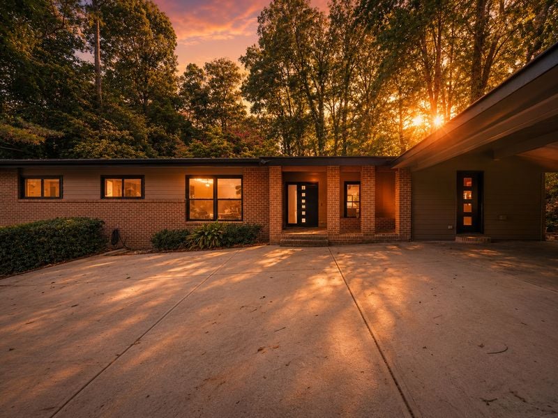 #midcenturymodern, #atlantaMidCenturymodernhomes, unique homes in Tucker, best Atlanta realtor