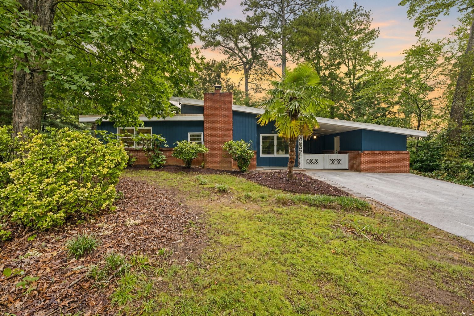 #midcenturymodernatlanta, #atlantaMidCenturyhomes, top selling Atlanta listing agent, best realtor for unique homes, best Atlanta real estate agemt,