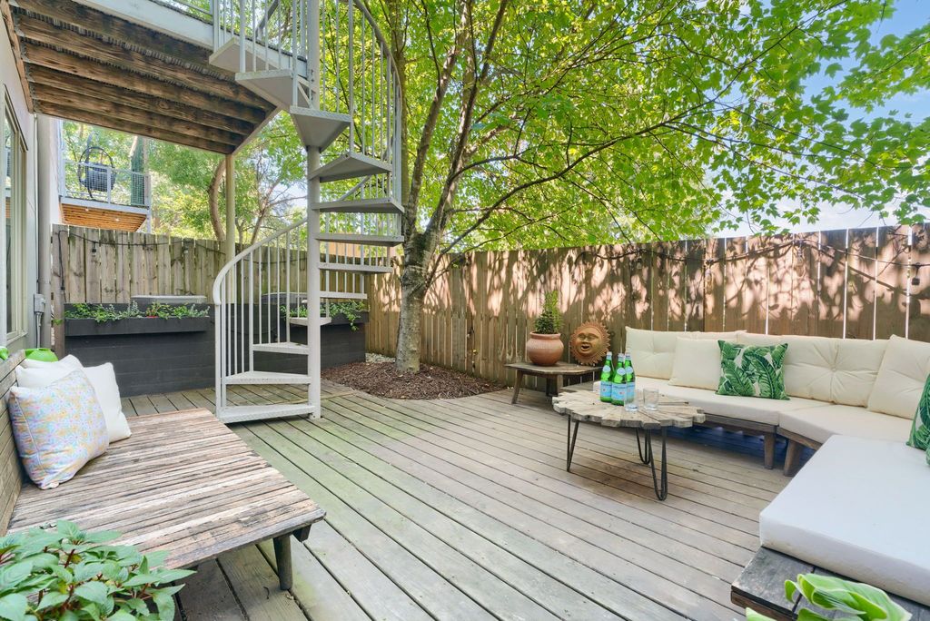 #contemporaryhomes, #uniquehomesatlanta, townhomes for sale in Atlanta, top selling Atlanta listing agent, best Atlanta real estate agent, Atlanta cool homes
