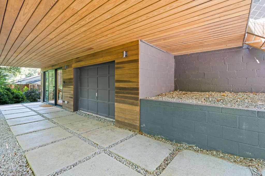 #contemporaryhomes, best Atlanta listing agent, #modernhomes, #uniquehomesatlanta