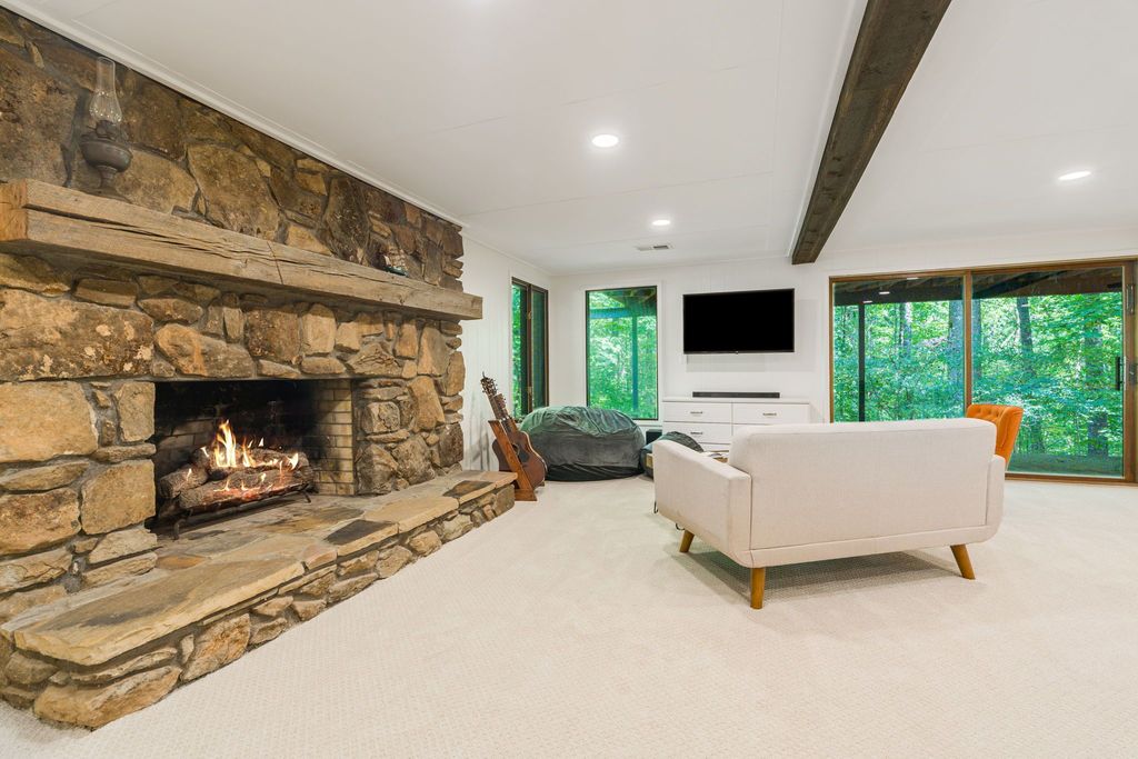 #midcenturymodernatlanta, #atlantaMidCenturymodern, best metro Atlanta realtor for unique homes, mid-century homes in Kennesaw