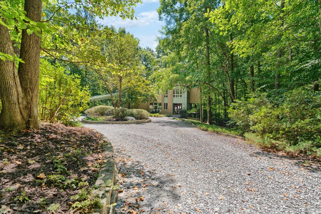 #contemporaryhomes, #uniquehomes, homes for sale in Mableton, Contemporary homes for sale in Mableton, Top selling Atlanta Listing agent, best realtor for unique homes, #coolestAtlantahomes
