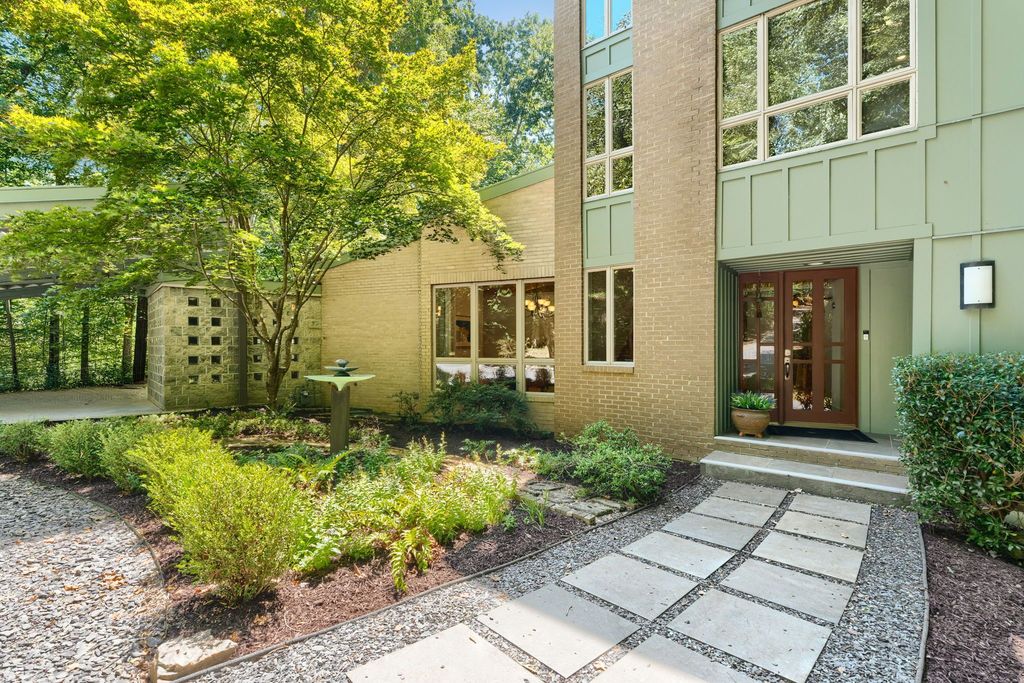 #contemporaryhomes, #uniquehomes, homes for sale in Mableton, Contemporary homes for sale in Mableton, Top selling Atlanta Listing agent, best realtor for unique homes, #coolestAtlantahomes