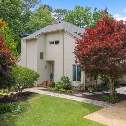 Which Atlanta Realtor Specializes in Contemporary Homes?