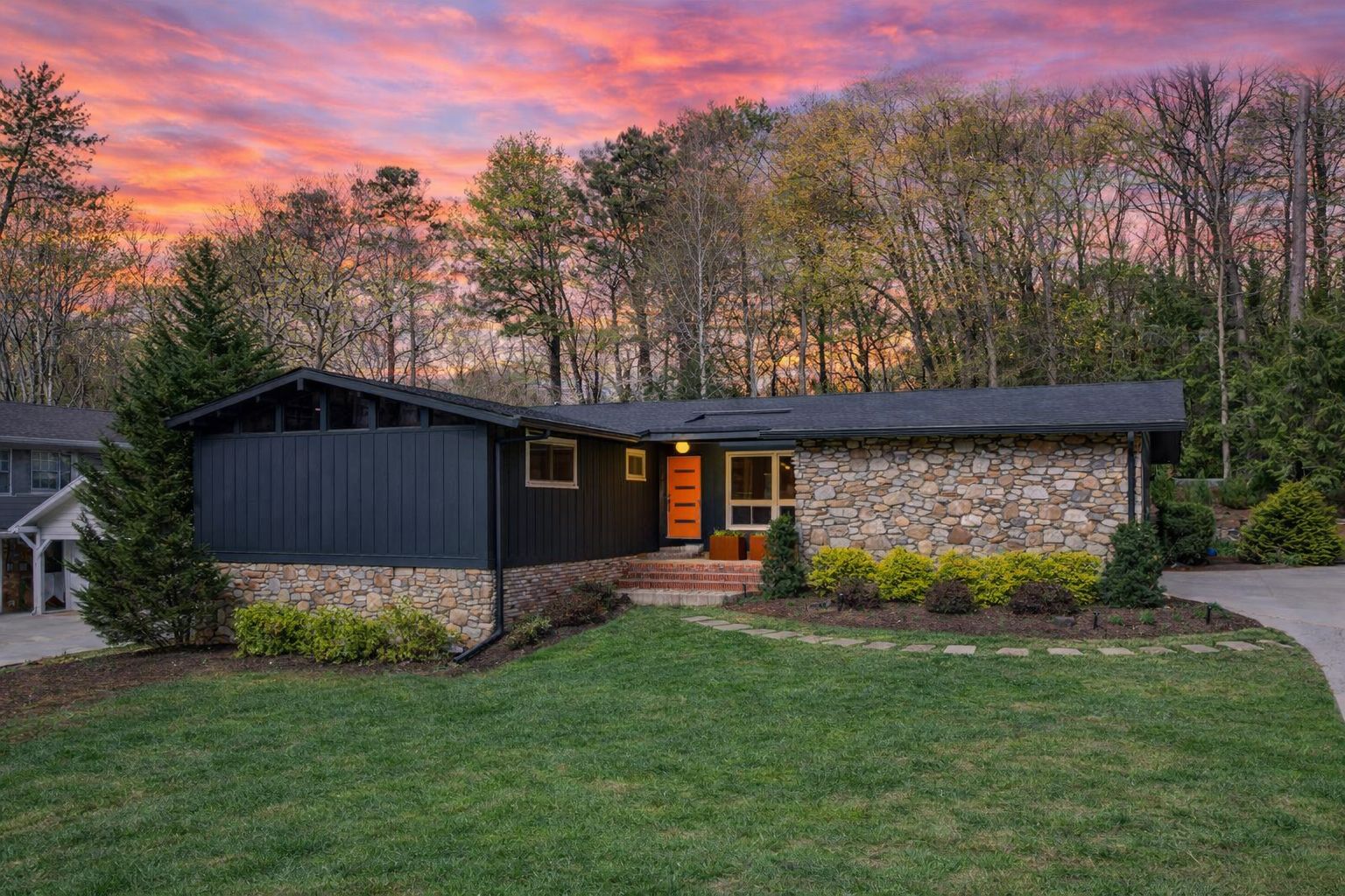 sell your Atlanta home for more, Best selling Atlanta realtor, mid century homes in Atlanta, #midcenturymodern, #uniquehomesatlanta, best real estate broker for unique homes