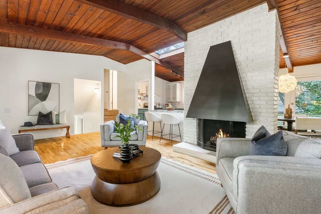 #northcrest, #midcenturymodern, #modernhomes, best realtor for unique homes