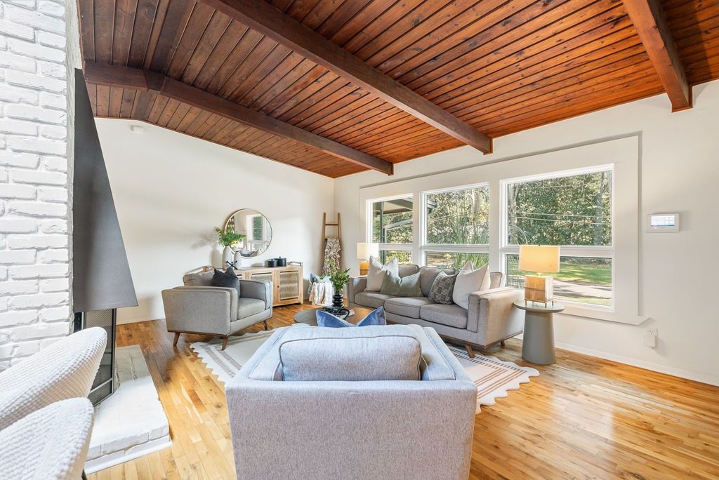 #northcrest, #midcenturymodern, #modernhomes, best realtor for unique homes