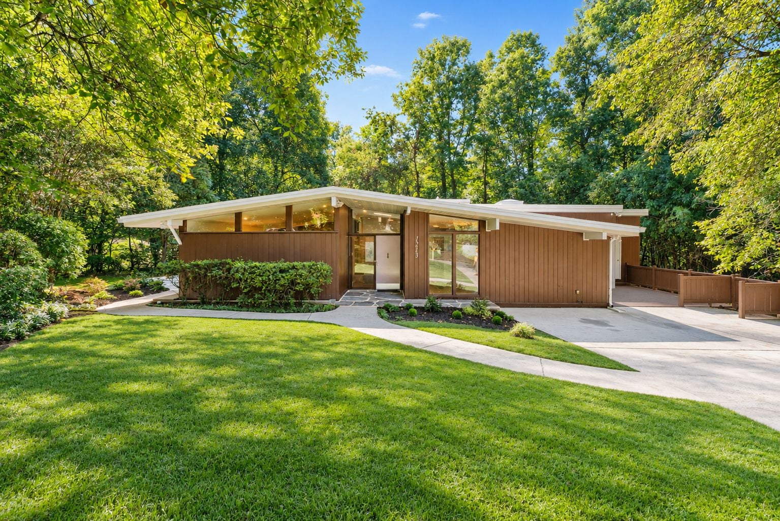 1 1213 Poplar