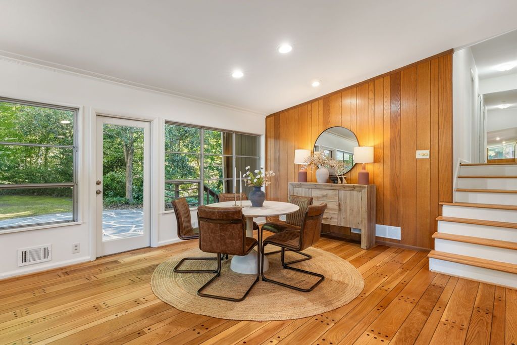 #midcenturymodernatlanta, #atlantaMidCenturymodernhomes, best realtor for Mid-century modern homes, top selling listing agent, mid-century homes for sale