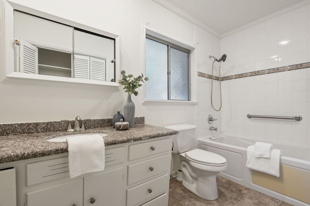 #midcenturymodernatlanta, #atlantaMidCenturymodernhomes, best realtor for Mid-century modern homes, top selling listing agent, mid-century homes for sale