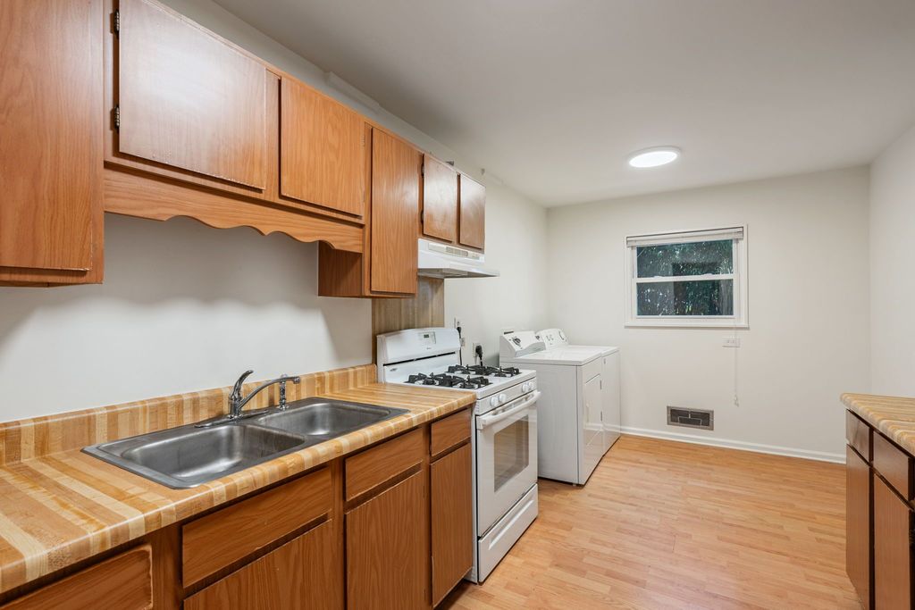 #midcenturymodernatlanta, #atlantaMidCenturymodernhomes, best realtor for Mid-century modern homes, top selling listing agent, mid-century homes for sale
