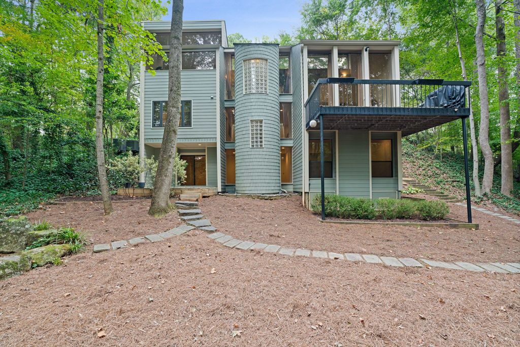 #contemporaryhomes, #modernhomesatlanta, top selling Atlanta listing agent, #Amberwood, best Atlanta neighborhood