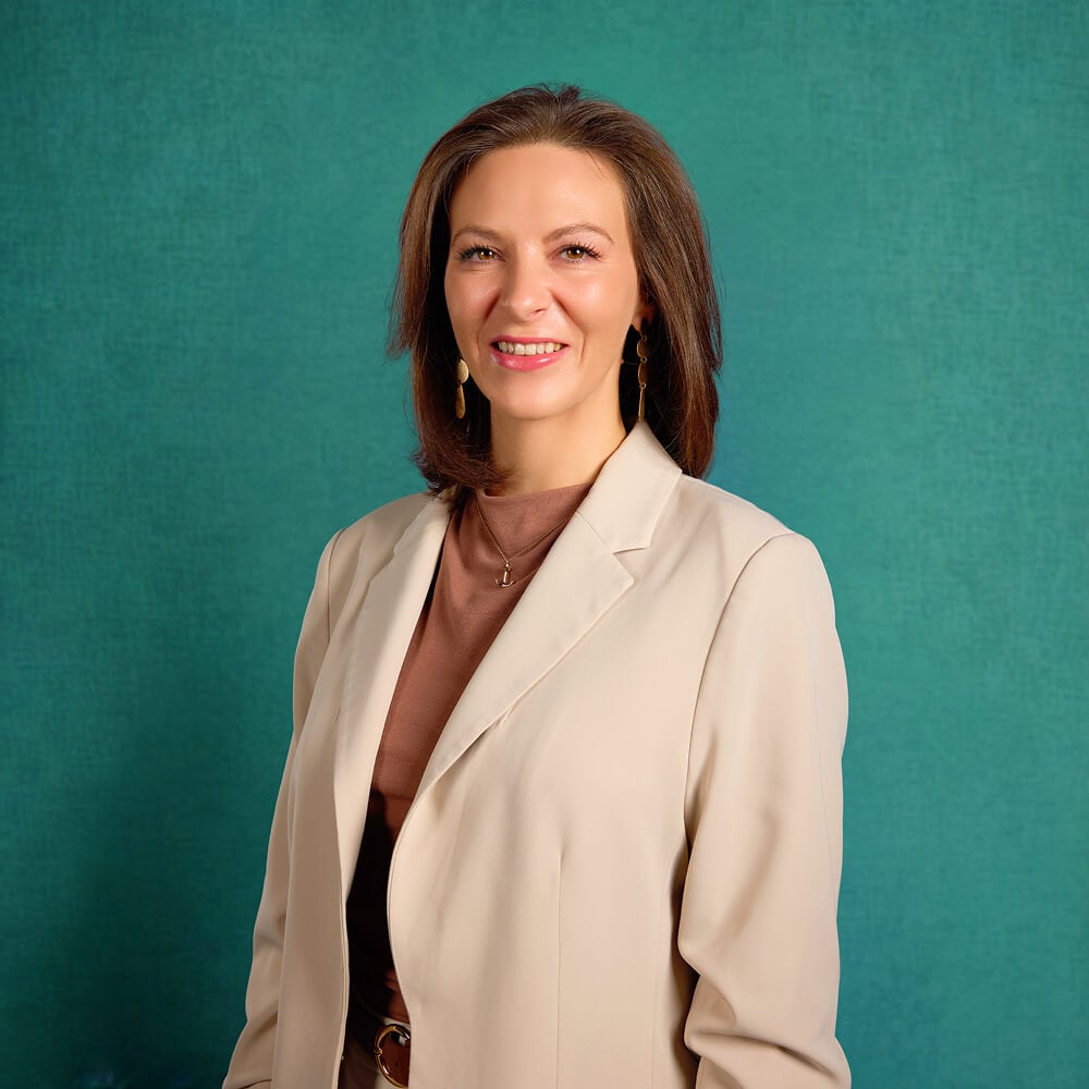 Michelle Headshots (1) 1 (1)