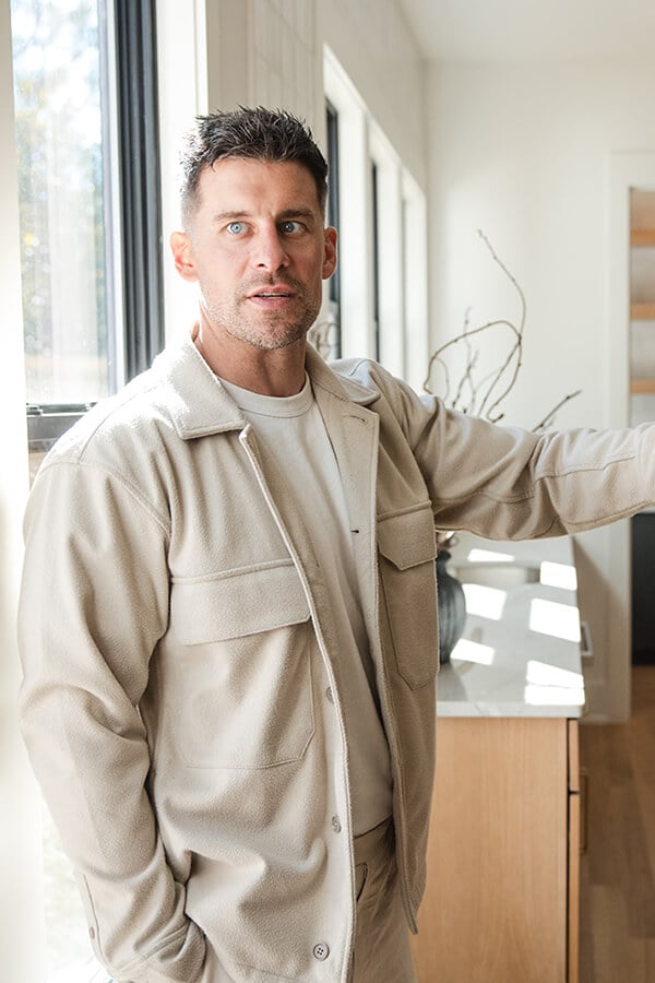 <span class="fd-body-font text-uppercase big-letter-spacing font-500 d-block">Marketing That Elevates</span><span class="my-4 mx-auto d-block fd-divider"></span>Buyers Decide In Seconds. Our Photography Makes Those Seconds Count