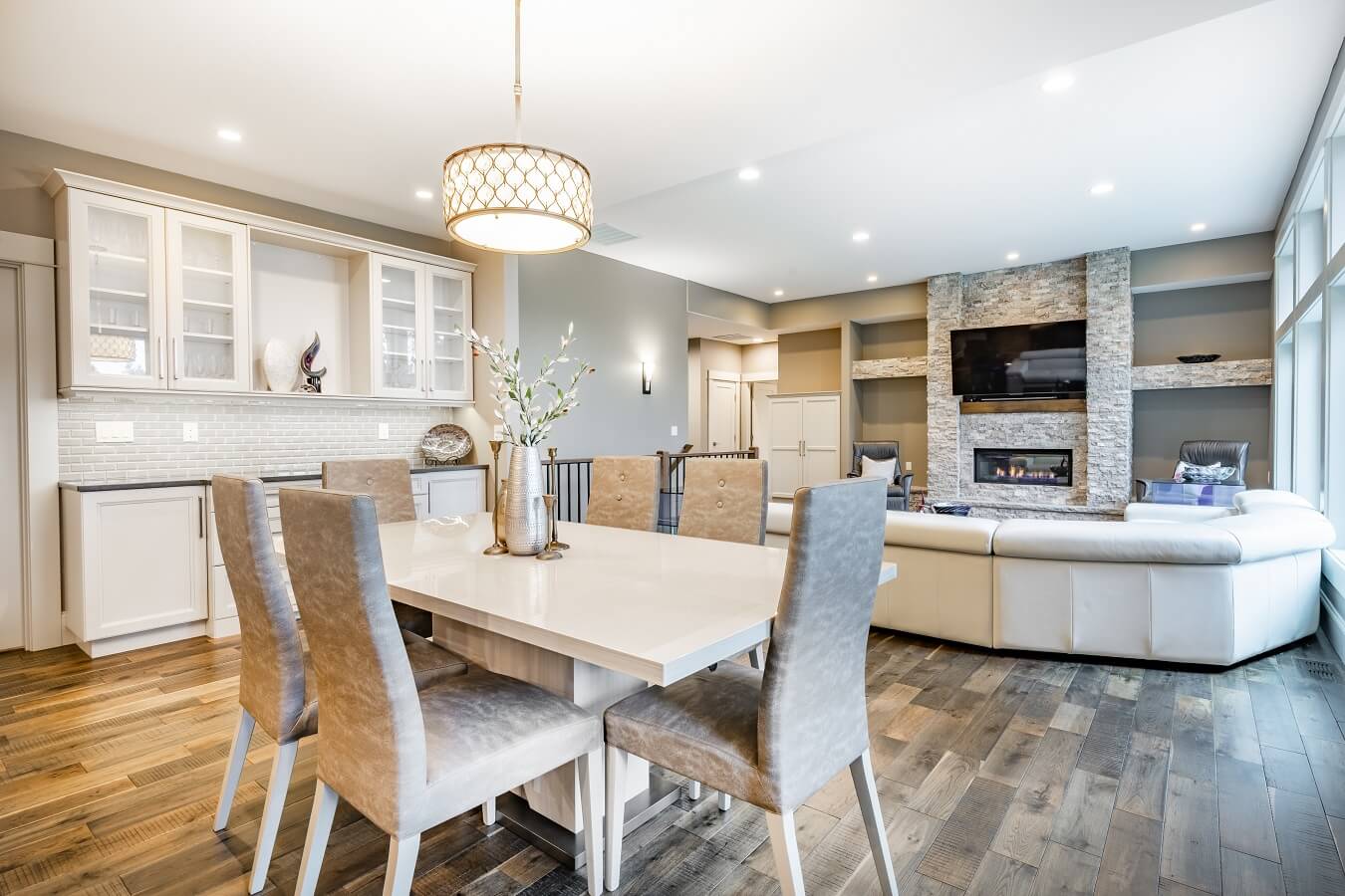 Dining room interior with table and chairs