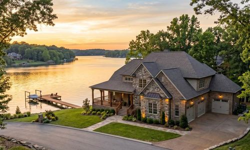 Who Is Actually Buying Luxury Homes in Hen…