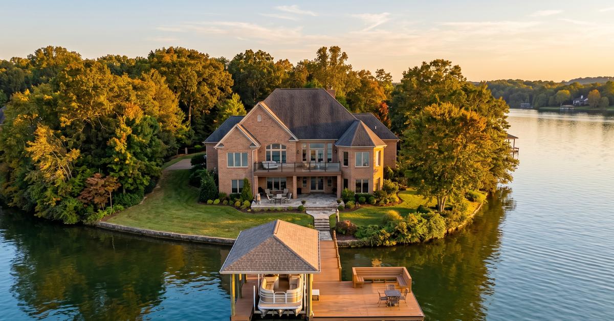 old-hickory-lake-hendersonville-tn-waterfront-home-dock