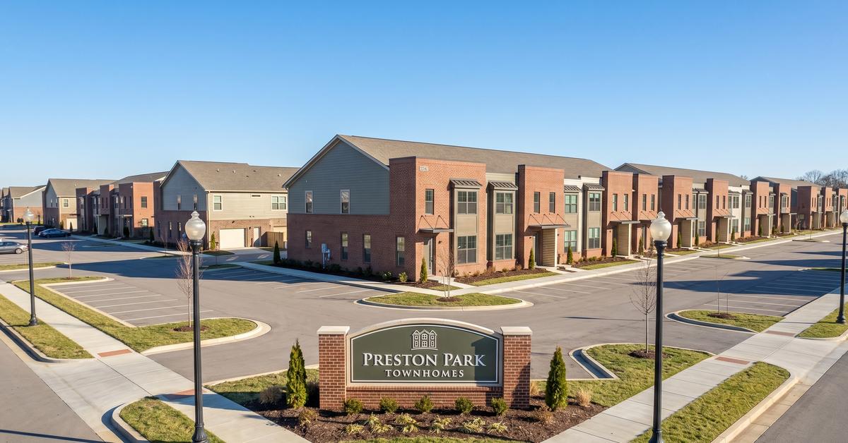 preston-park-gallatin-tn-townhome-community-entrance-37066
