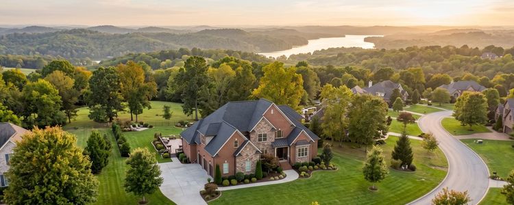 Who Is Actually Buying at $700K+: Hendersonville Luxury &hellip;