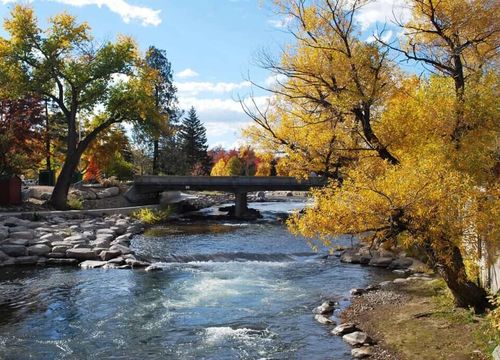 truckee-river-in-downtown-reno-during-fall-1024x685