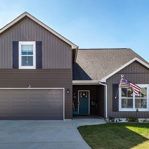 Your Dream Home Awaits: 1150 Eagles Bluff Dr, Clarksville, TN 37040