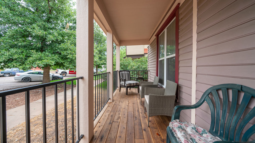 317 E Monument #1- Front Porch Common Area