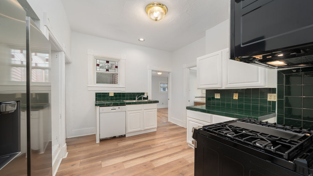 317 E Monument #1- Kitchen