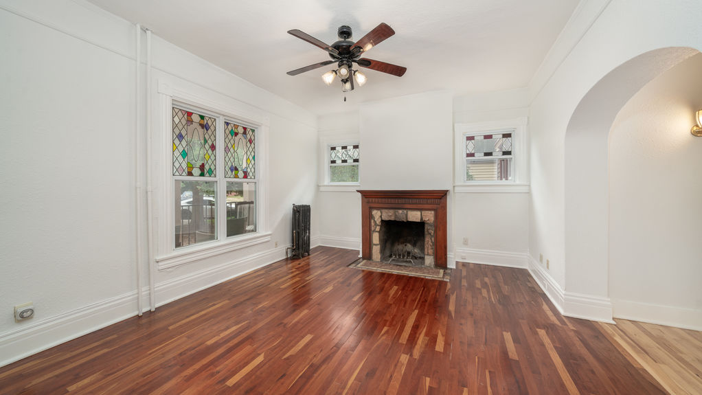 317 E Monument #1- Living Room alt