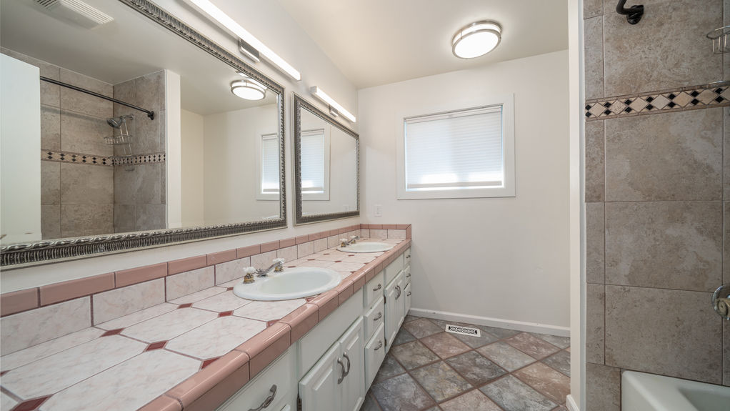 Wycliffe- Primary Bathroom