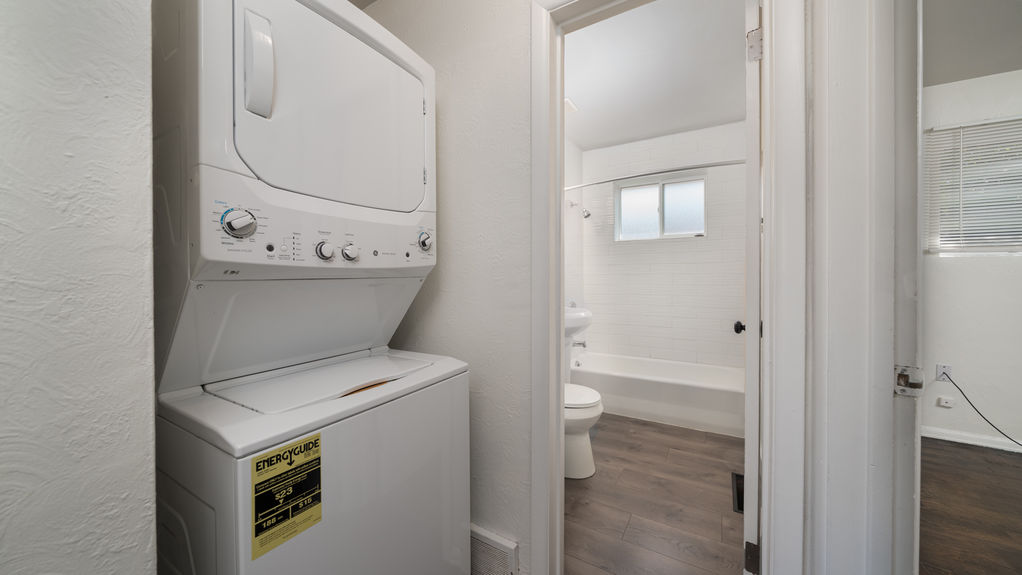 1003 Columbia- Laundry