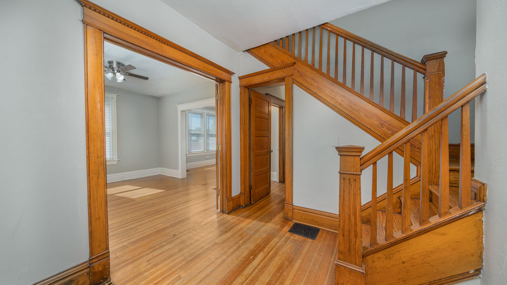 1213 Colorado- Entry
