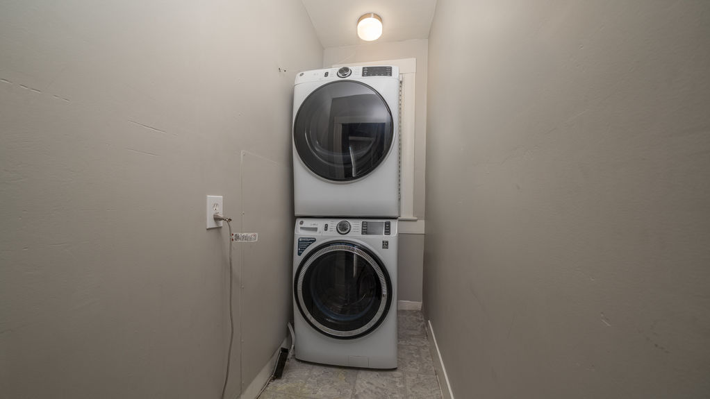 1213 Colorado- Laundry