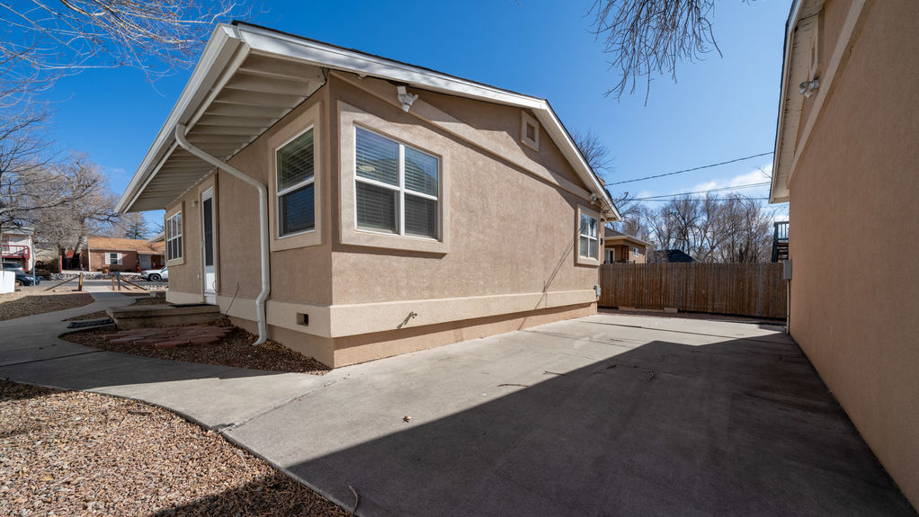 1827 Kiowa- Patio